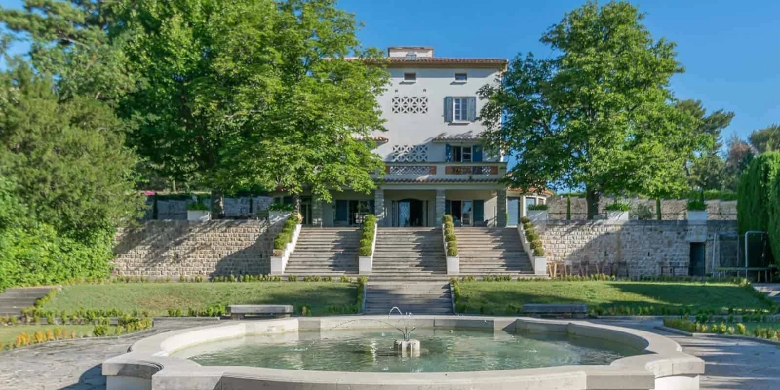 Space 3-hectare estate in Aix-en-Provence - 1