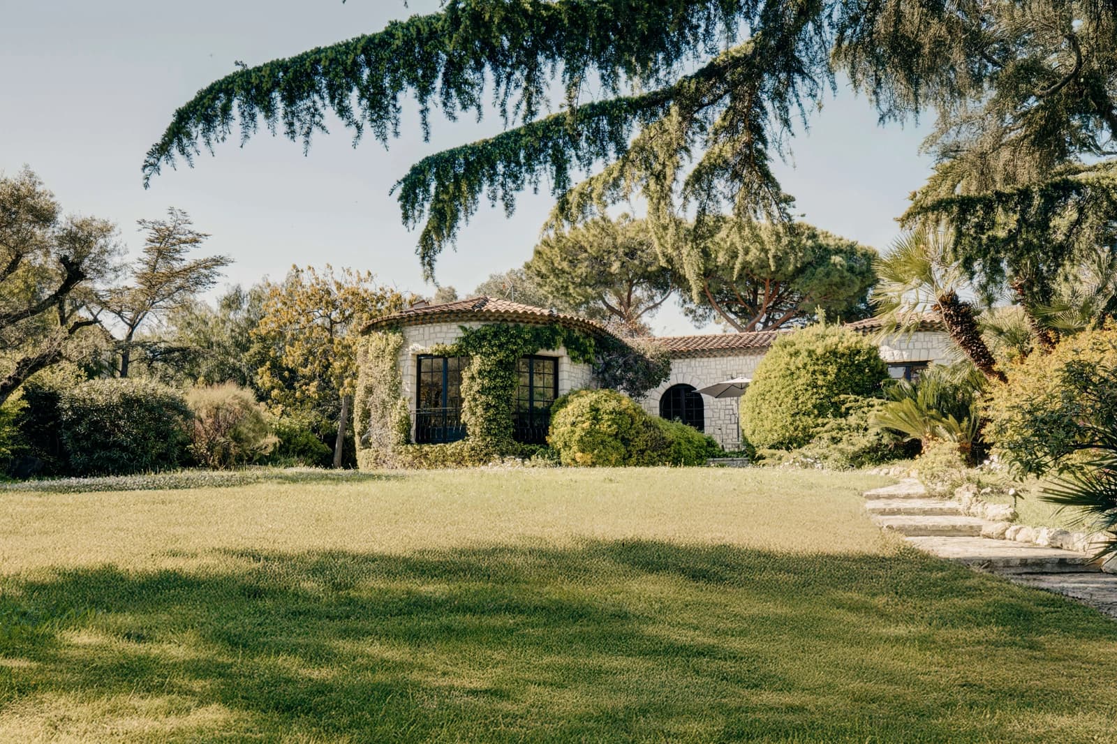 Space Stone Bastide with Vintage Accents and Solid Wood - 0