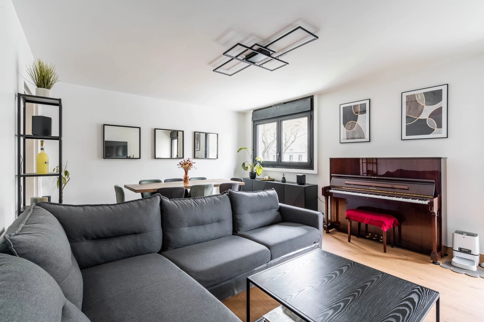 Living room in Newly renovated, bright and spacious apartment - 1