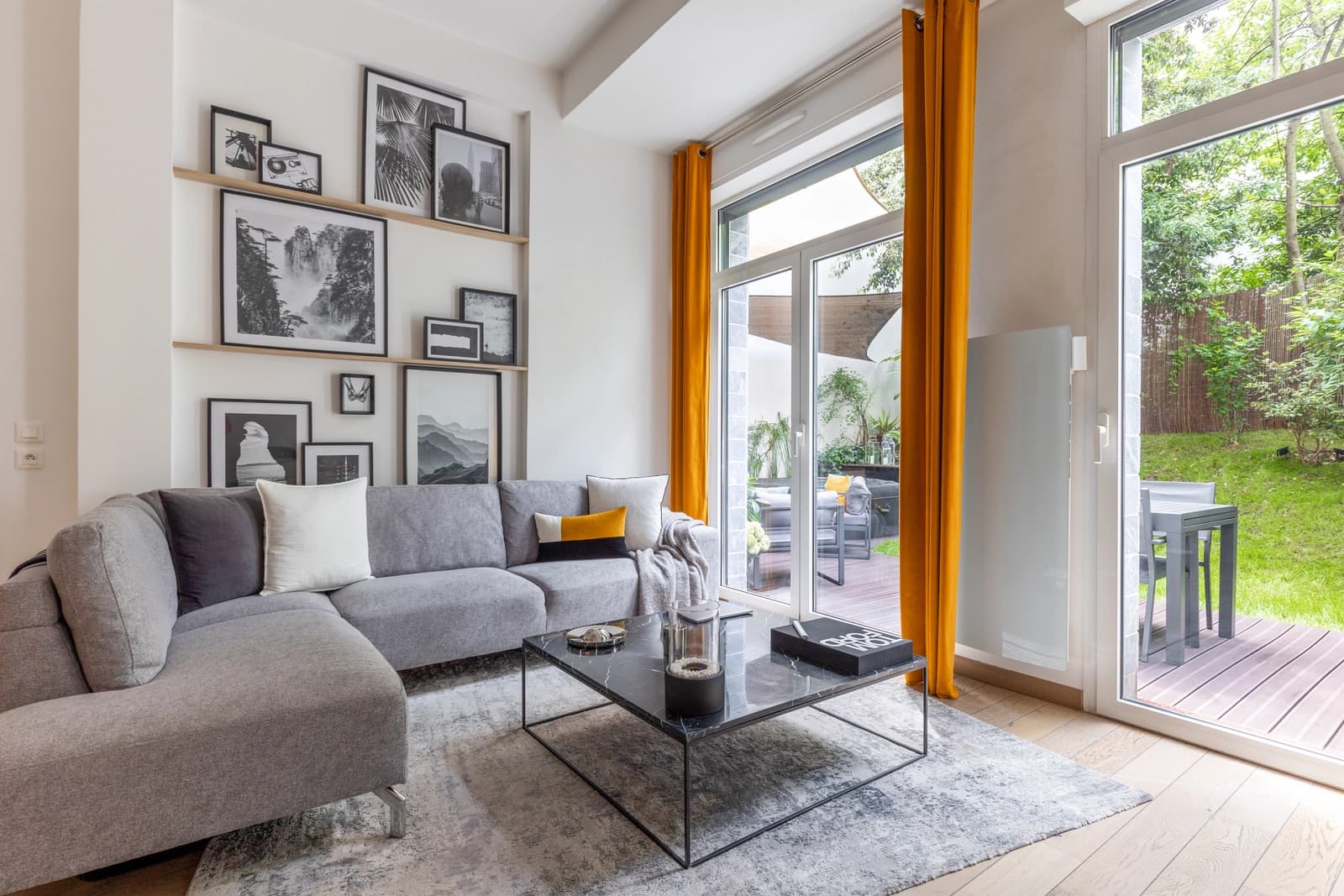 Living room in Cosy apartment with modern, well-cared-for decor - 1