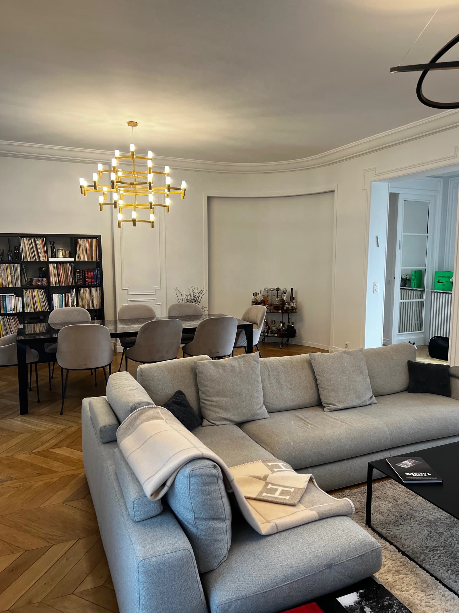 Space Chic Haussmannian in the Heart of Paris 9 - 1