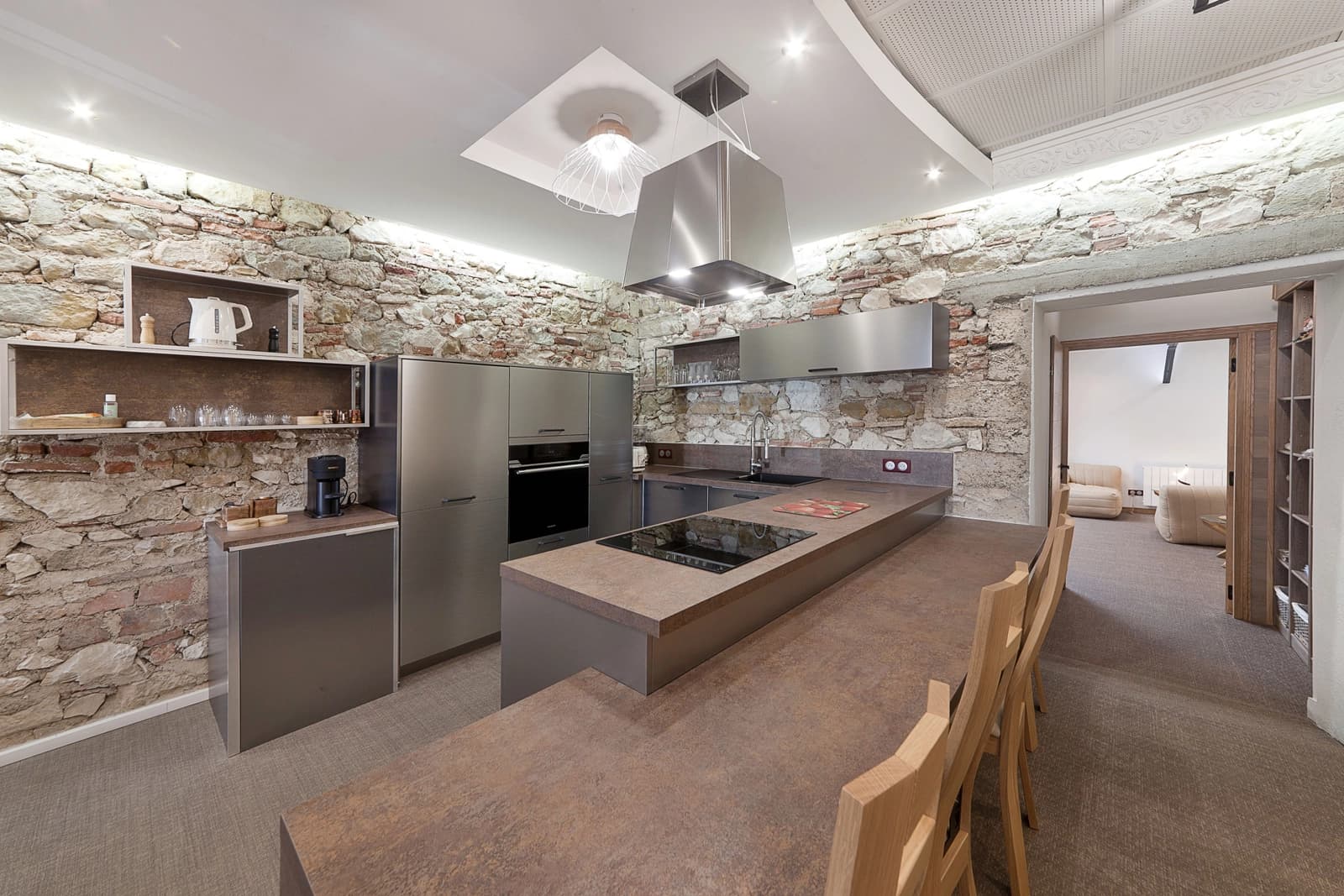 Espacio Encantadora residencia con piedras antiguas expuestas - 2
