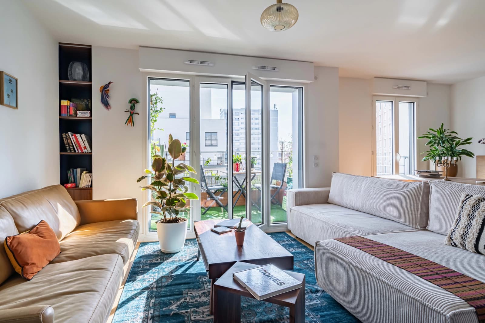 Living room in Charming, bright apartment with terrace - 0