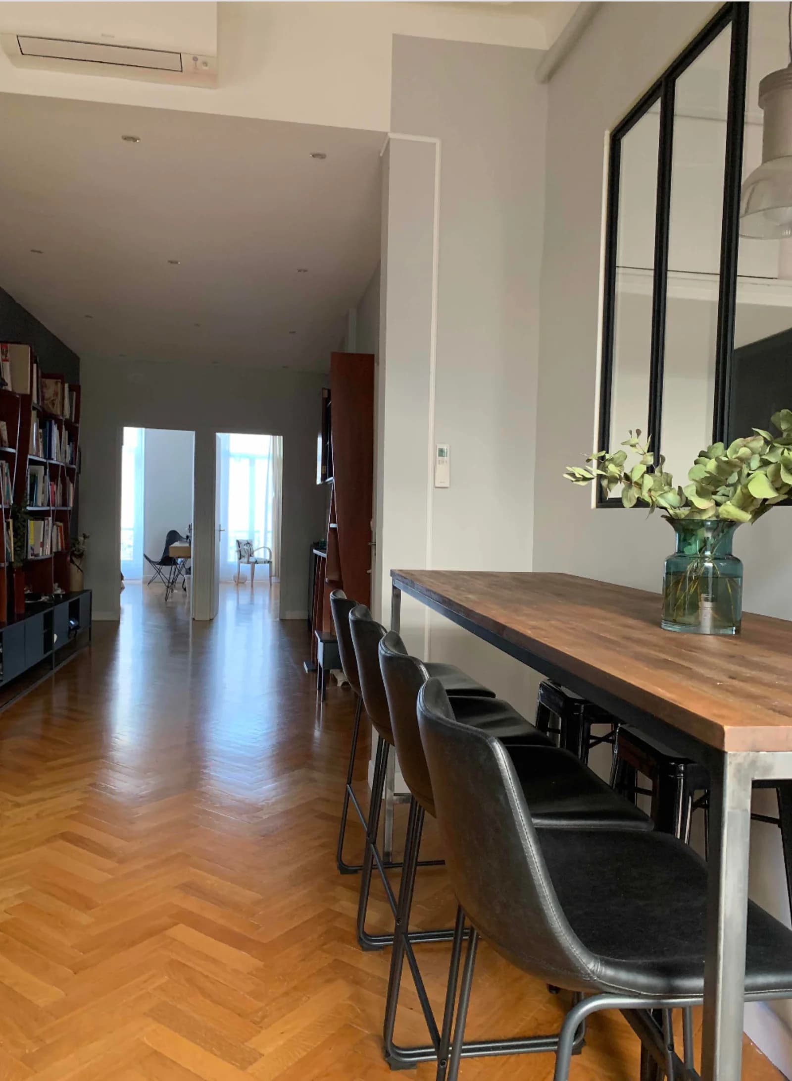 Meeting room in Living space in apartment + 50m² terrace - 1