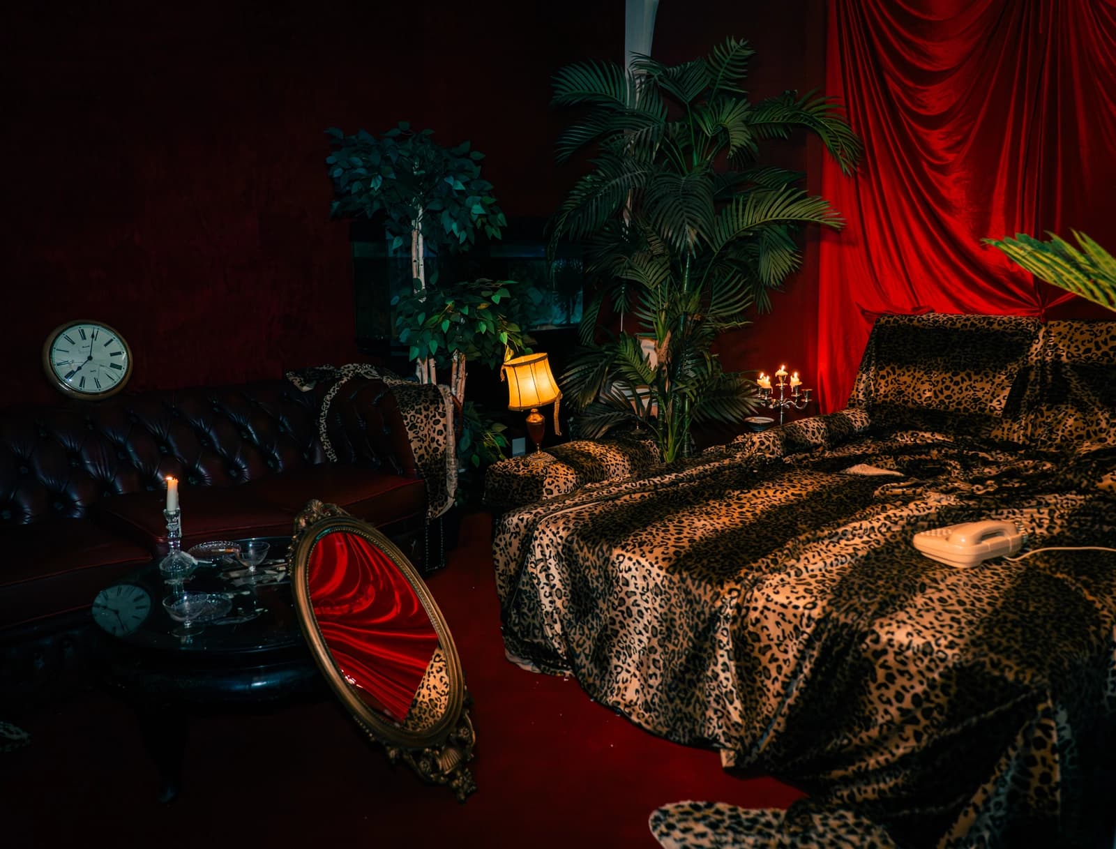 Espace Chambre rouge pour tournage et shooting - 0