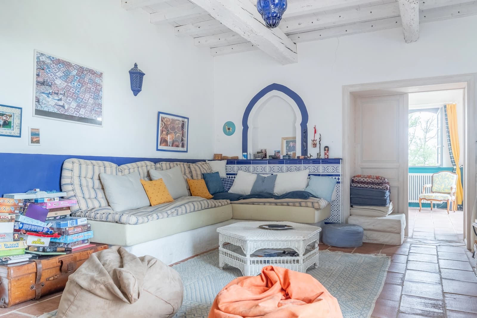 Space Large family home with magnificent views - 1
