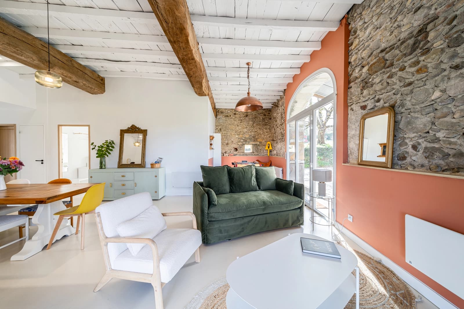 Space Renovated Béarnaise Barn - 2