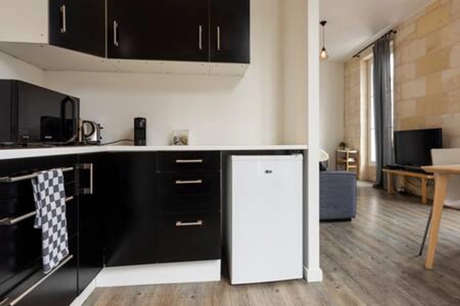 Espace T2 de 45m² refait à neuf dans un bel immeuble en pierre - 4