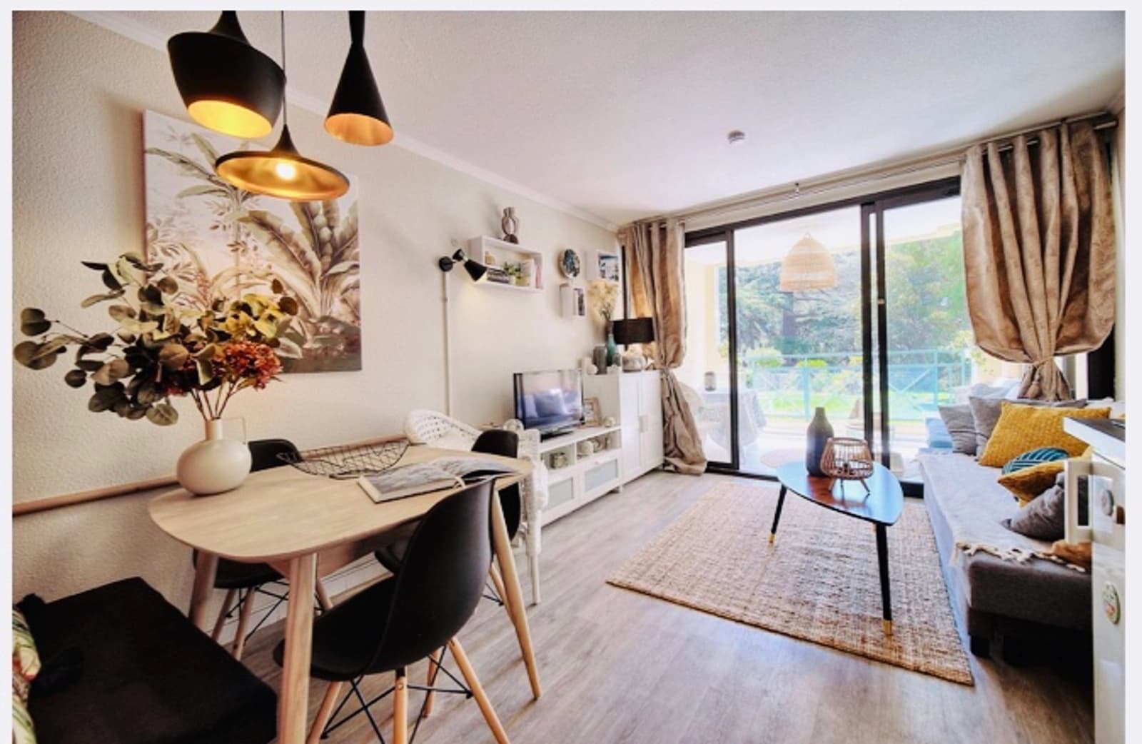 Comedor en Magnífico apartamento con terraza, piscina y vista al mar. - 1