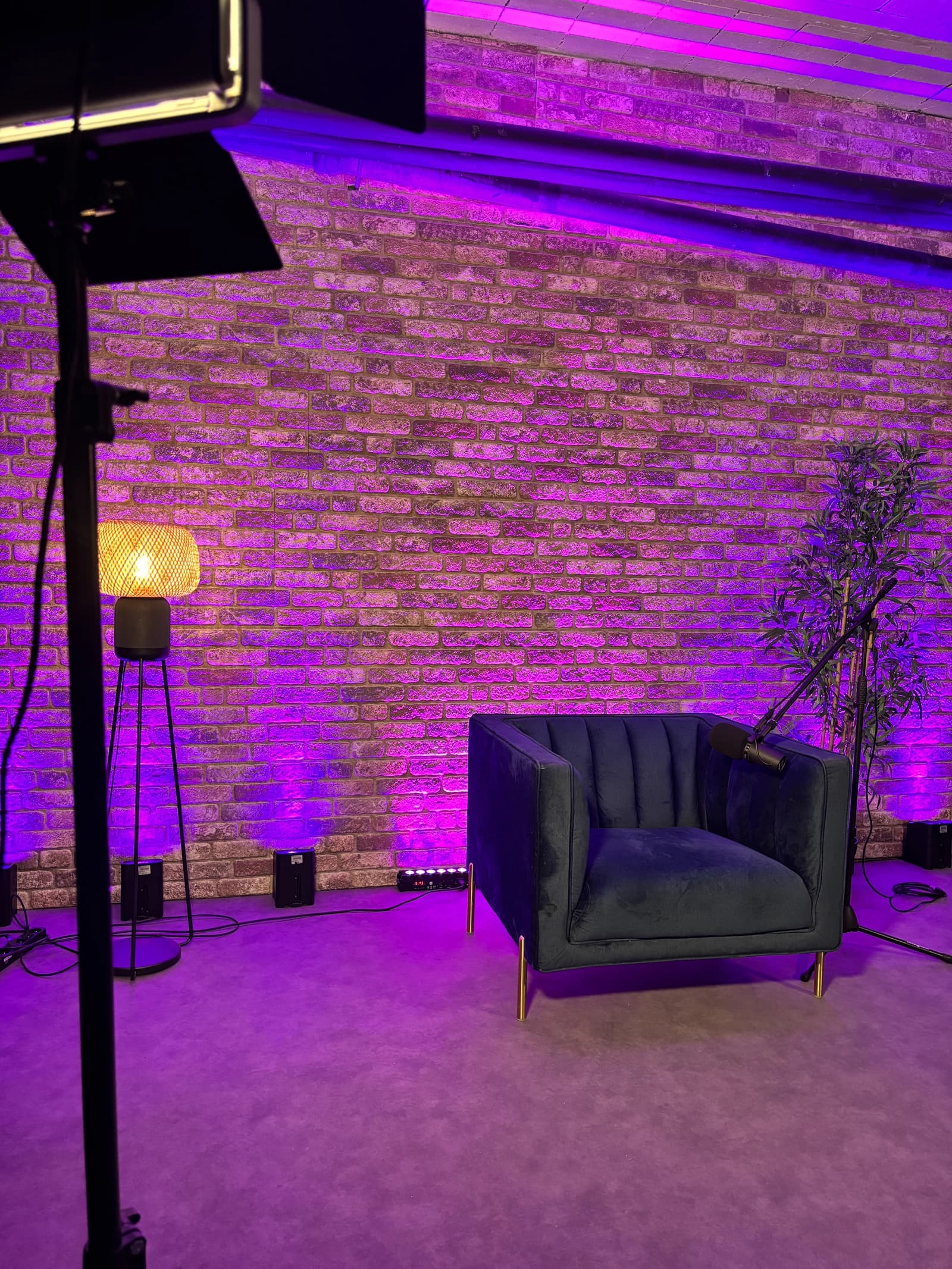 Espace Studio Photo & Vidéo - Plateau 50m2 / Shooting, Podcast, Interview  - 1