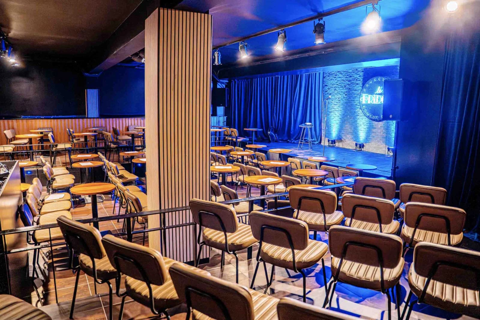 Espace Comedy Club avec ambiance vintage - 3