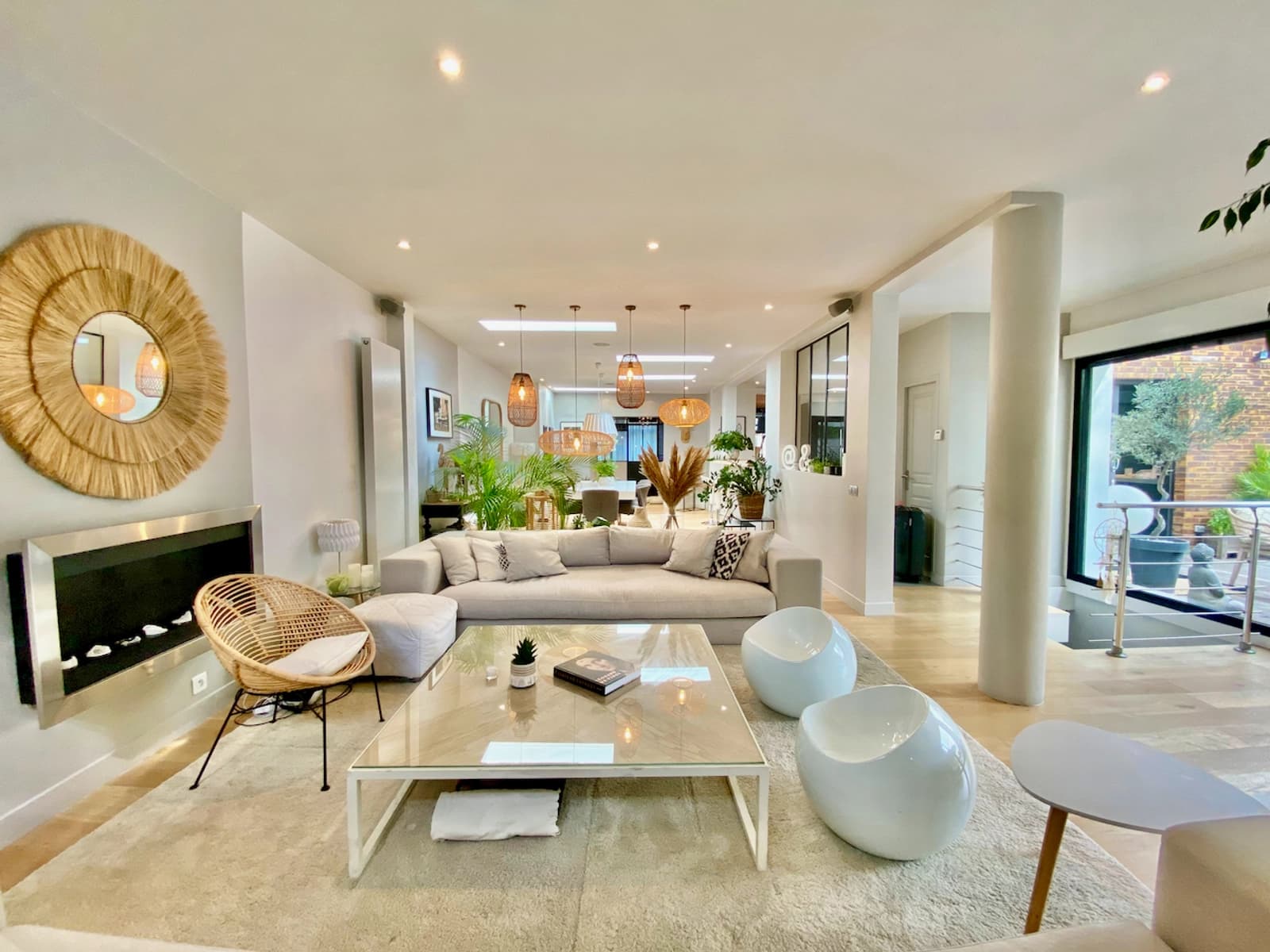 Living room in Large contemporary house - Swimming pool - Rooftop - 1