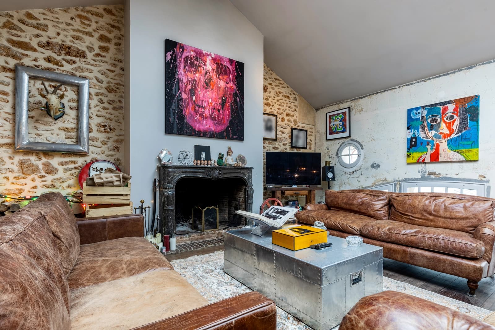 Living room in Atypical loft with glass roof in a former factory - 1
