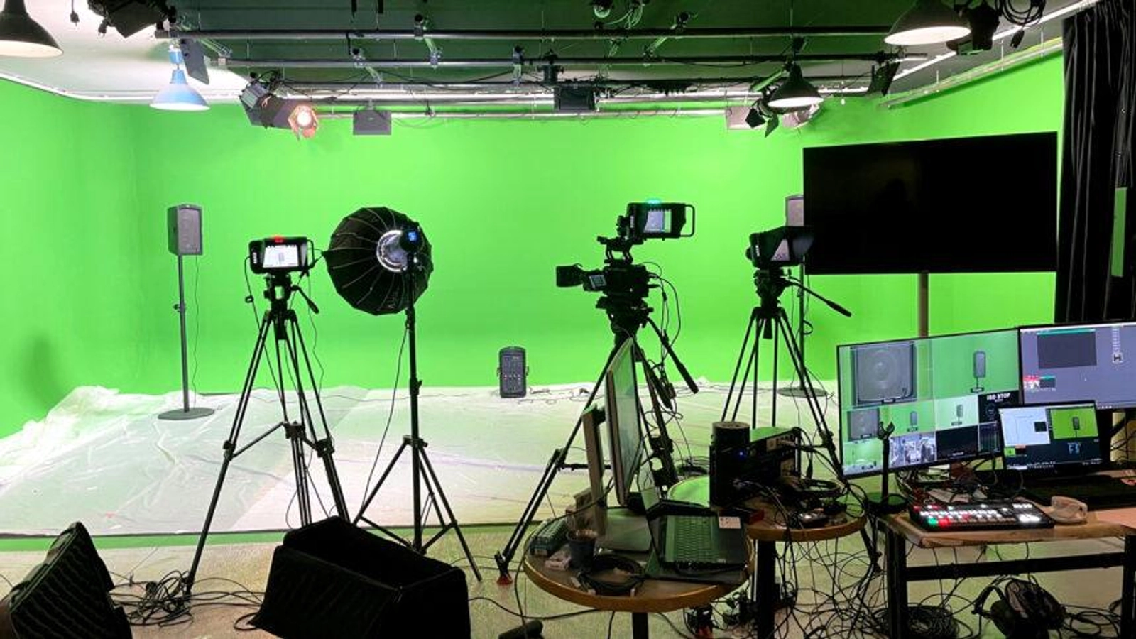 Space Cyclorama shooting stage (double-angle) - 2