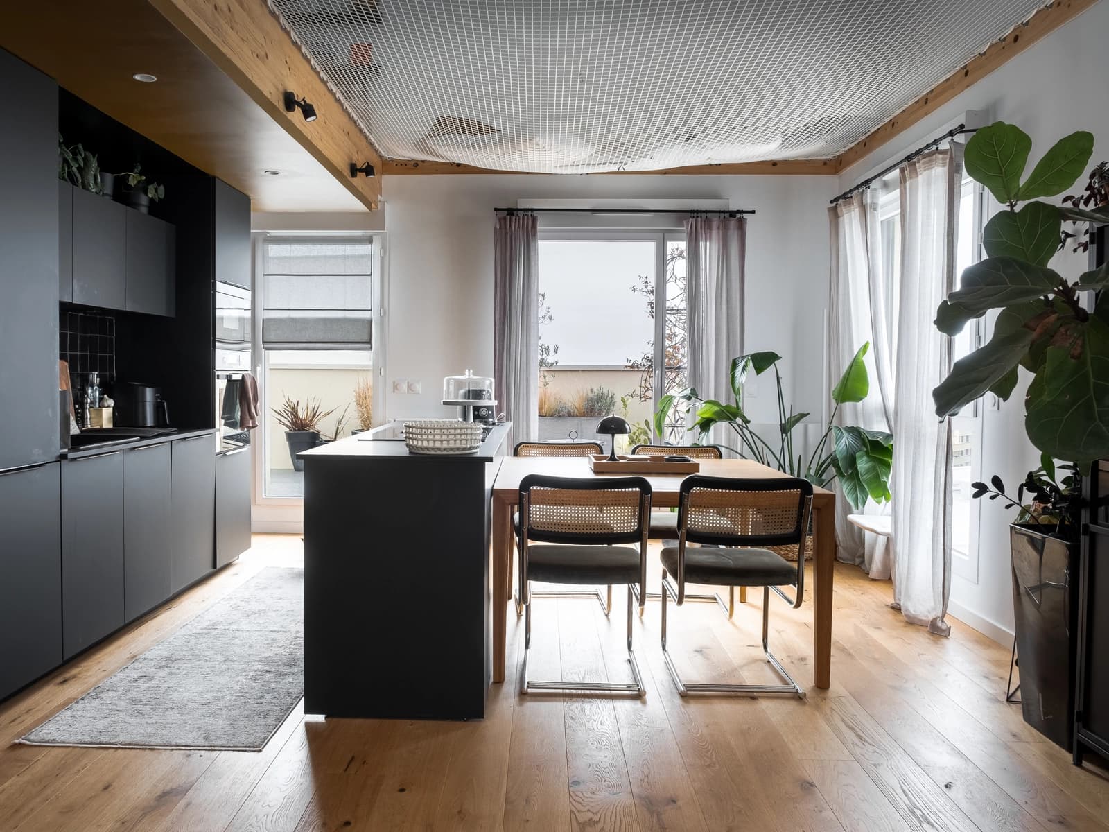 Space Bright apartment, panoramic view of Bordeaux, modern and minimalist design - 1