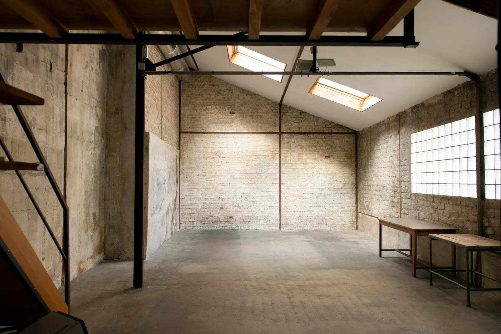 Hangar au cachet industriel en plein Paris