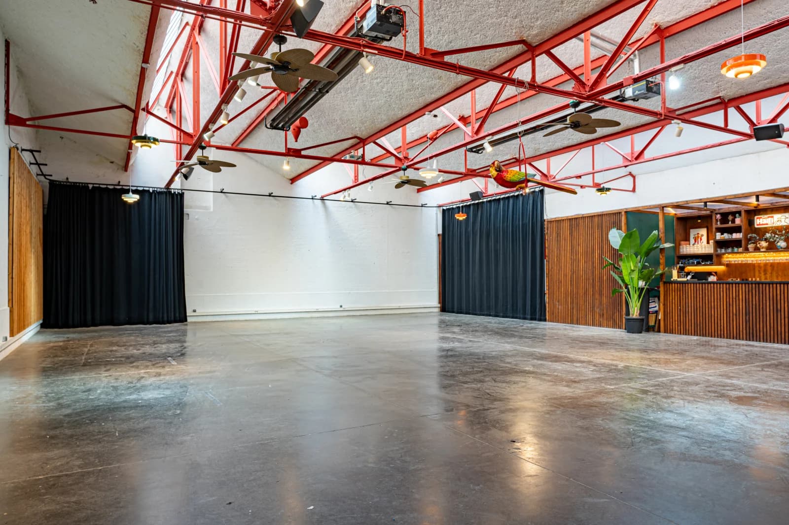 Space Light-filled former factory - 0