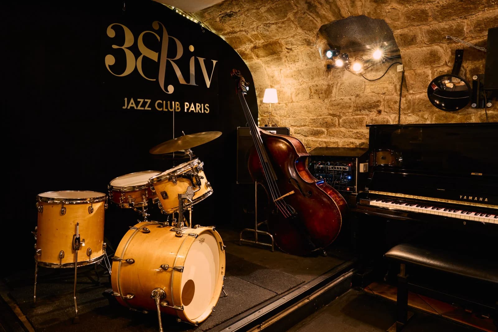 Space Vaulted Cave in the Heart of the Marais - 1