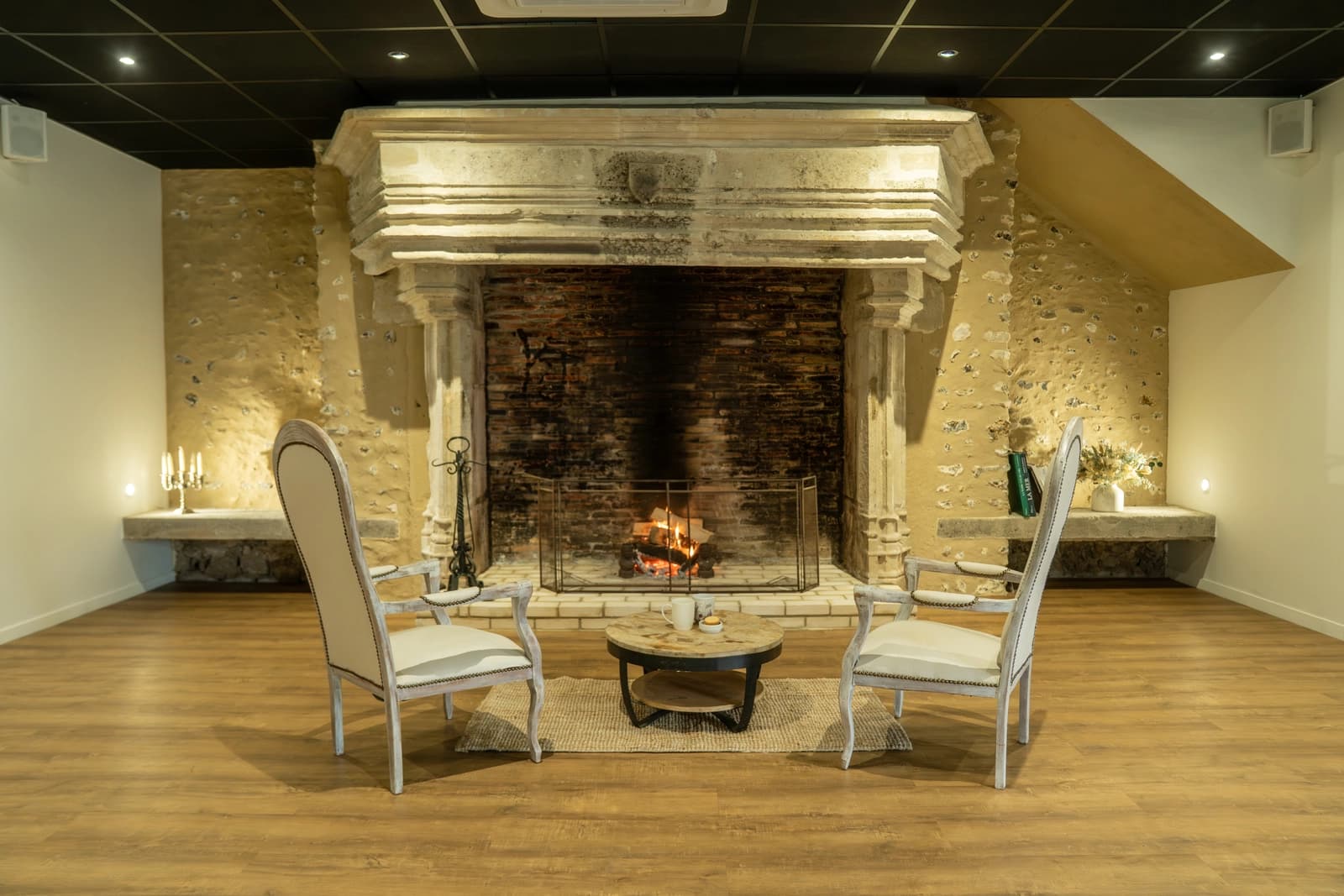 Espace Maison de campagne lumineuse et élégante, idéale pour shootings photo, tournages et contenus vidéo. - 4