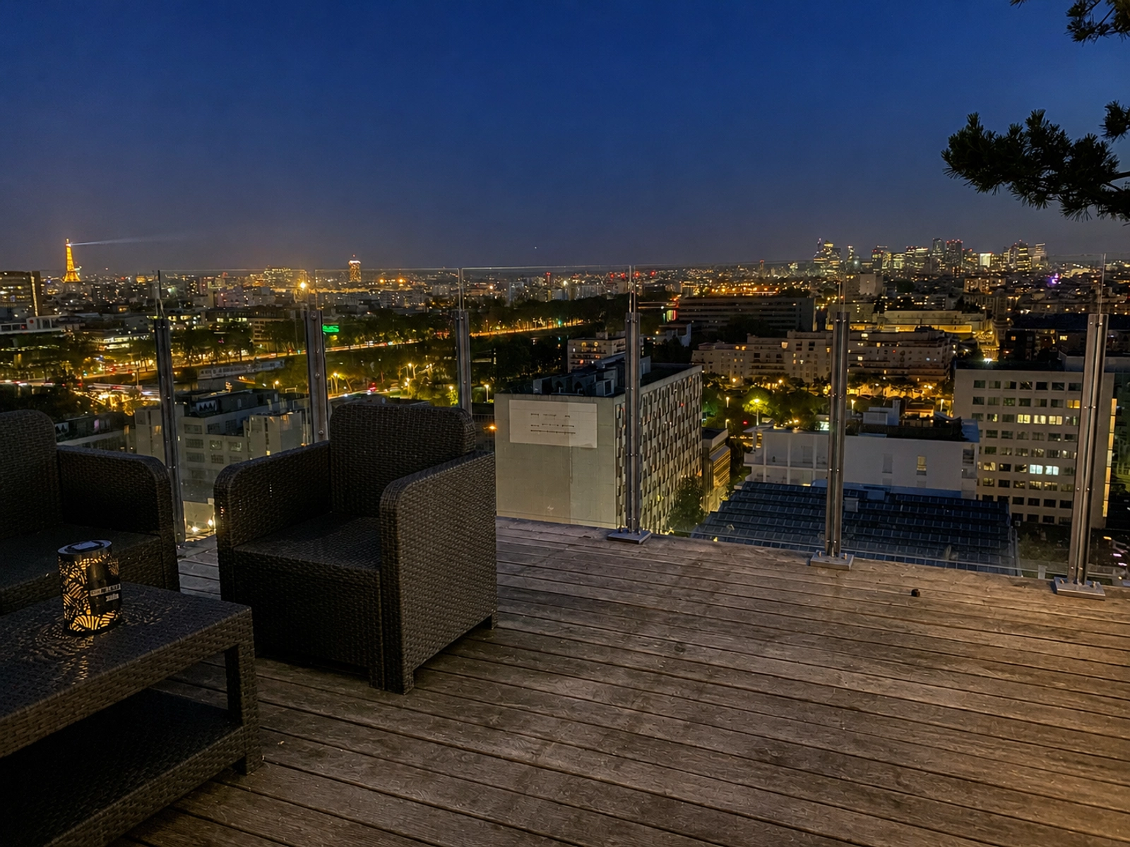 Espace Rooftop 50m² · Vue Tour Eiffel & La Défense · Pergola · Plein ciel SUD-OUEST · 17ème étage · 8 min Paris - 4