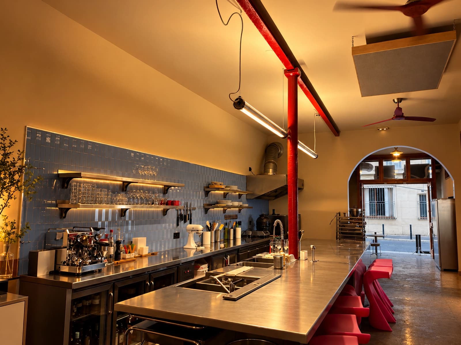 Space ATYPICAL EVENT SPACE WITH PROFESSIONAL KITCHEN & BAR IN MARSEILLE - 0