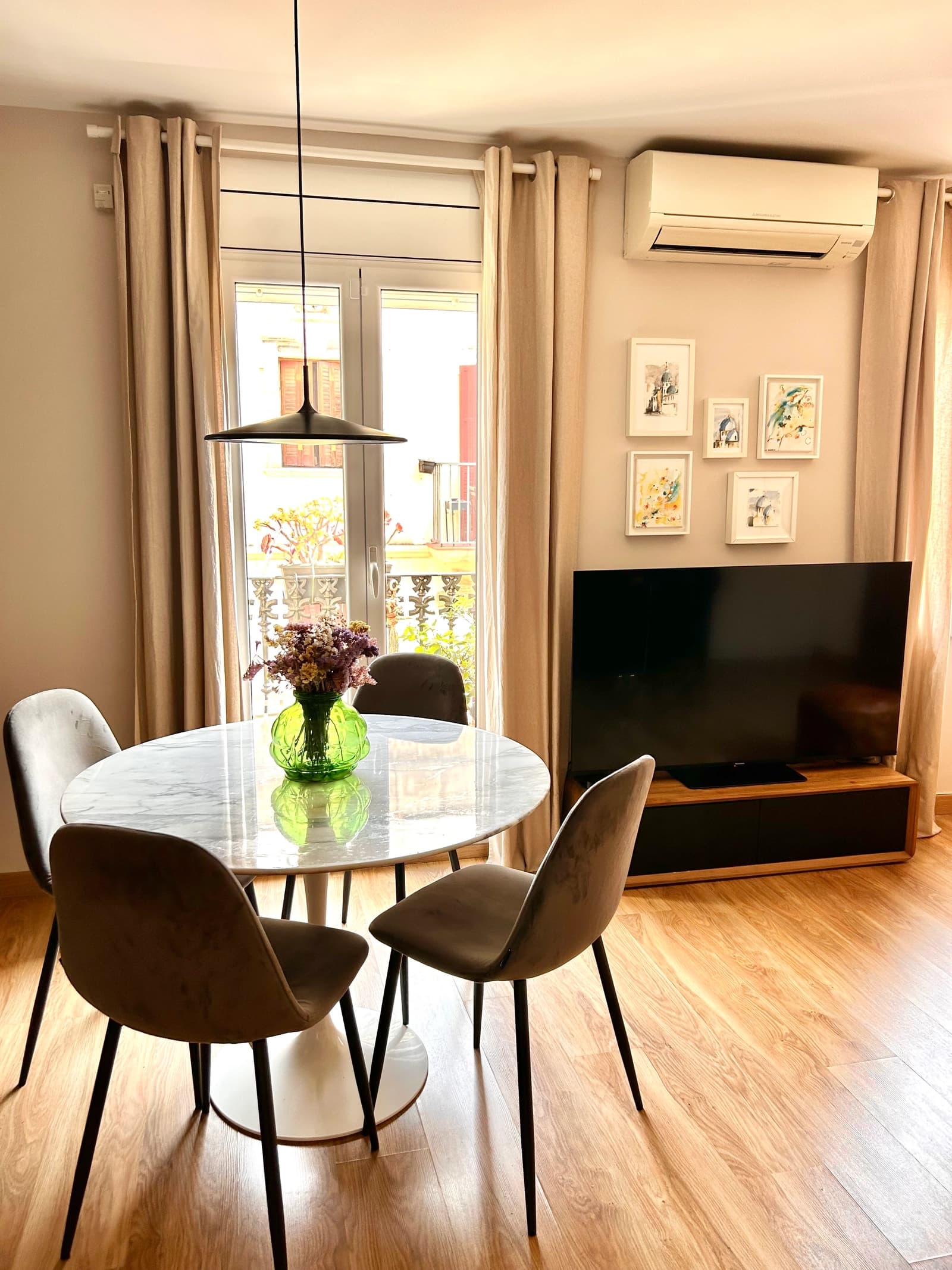 Space Bright contemporary apartment in Barcelona for shoots, series and filming - 1