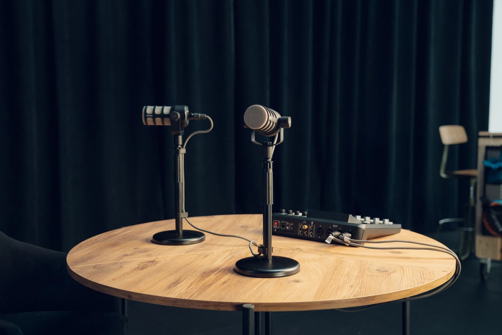 Espace Studio professionnel avec cyclorama blanc et plateau modulable - 3