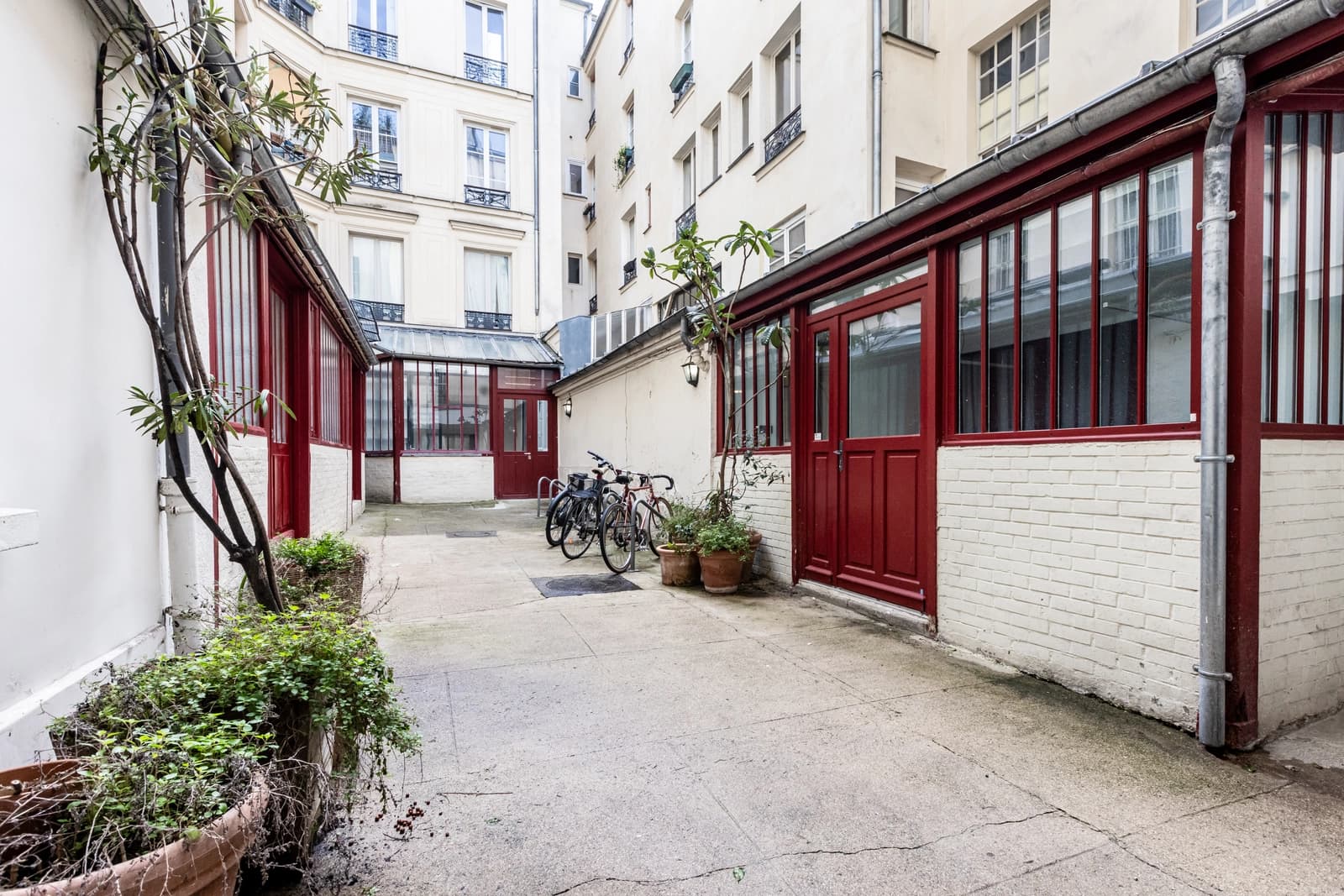 Space 120 m² modular spaces in the heart of the Marais, calm and discreet - 0