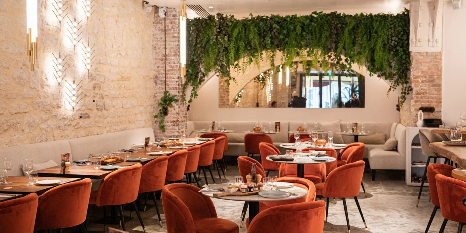 Space Festive restaurant in the heart of Paris - 1