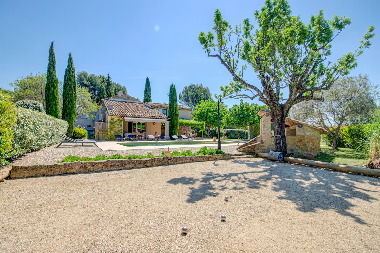 Espace Mas provençal de charme avec piscine et parc au cœur du Luberon - 2