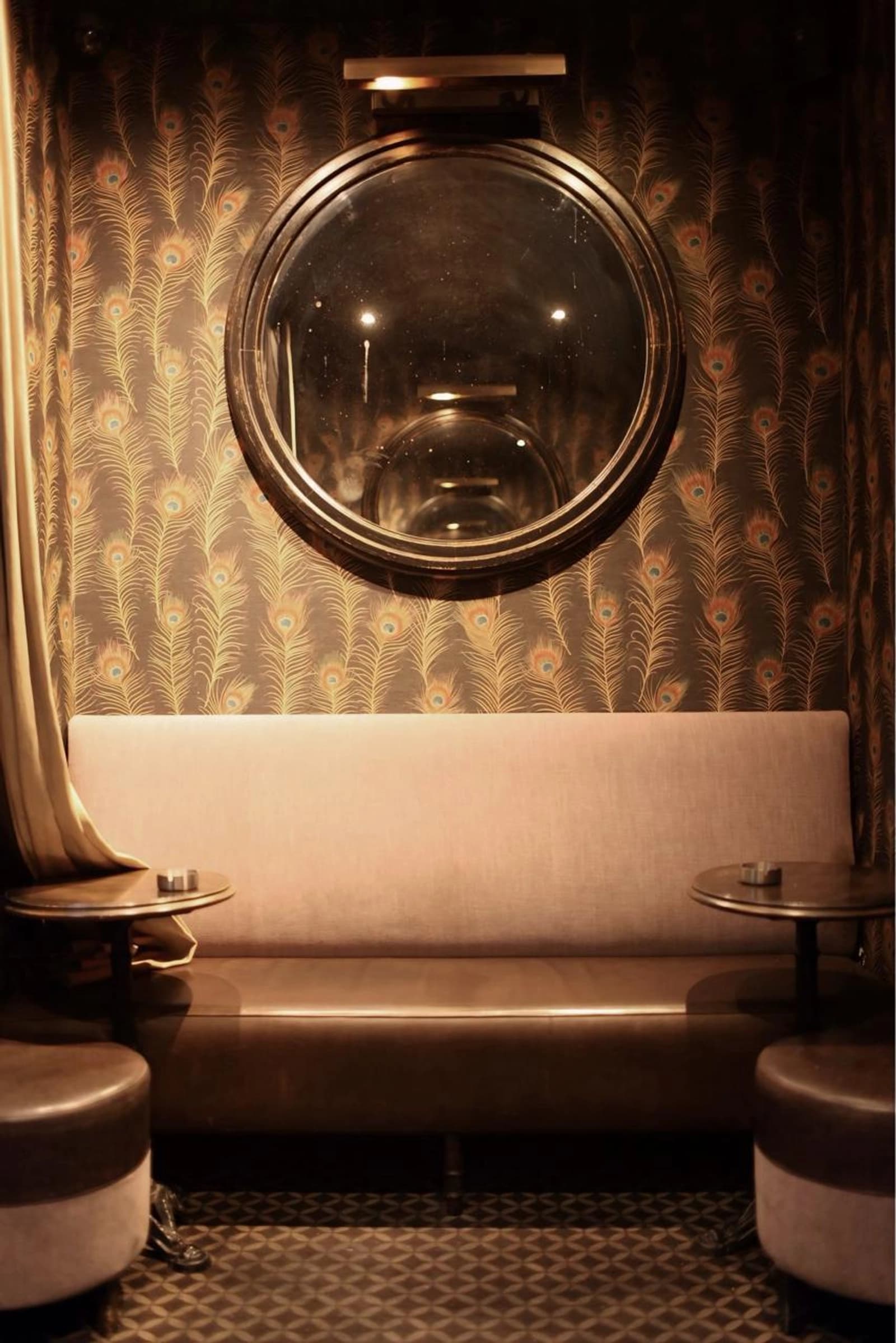 Space Speakeasy / Gentlemen club - 1