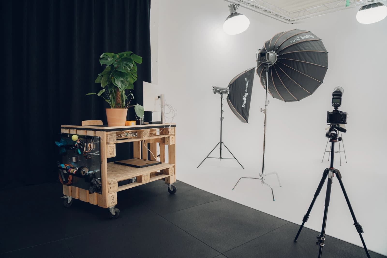 Espace Studio professionnel avec cyclorama blanc et plateau modulable - 4
