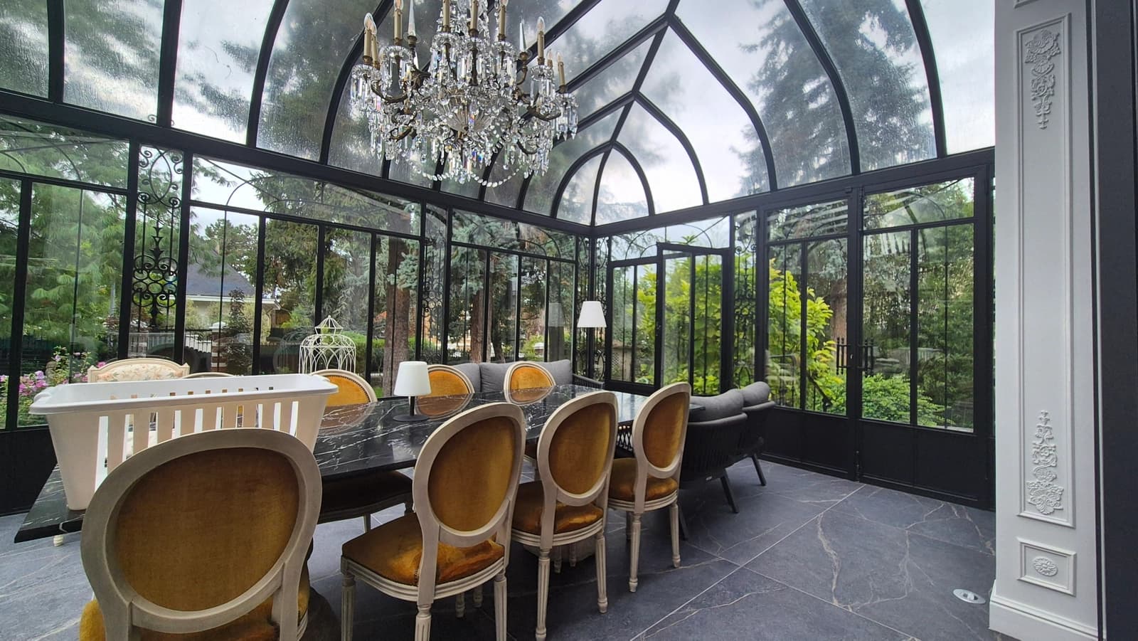 Space Exceptional private mansion – 300 m² with a 2000 m² tree-lined park - 3