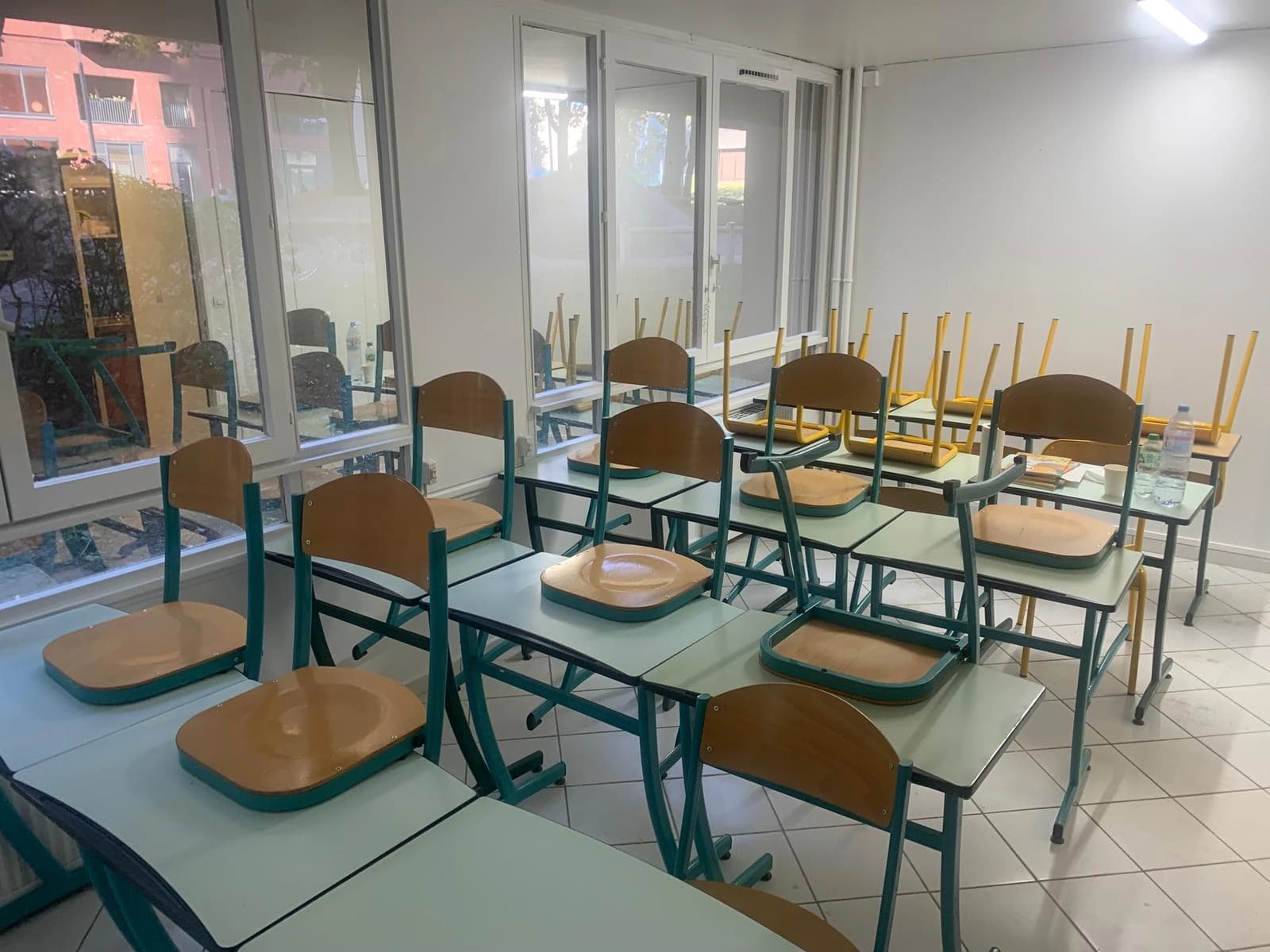 Space Modern and Bright Classrooms - 0