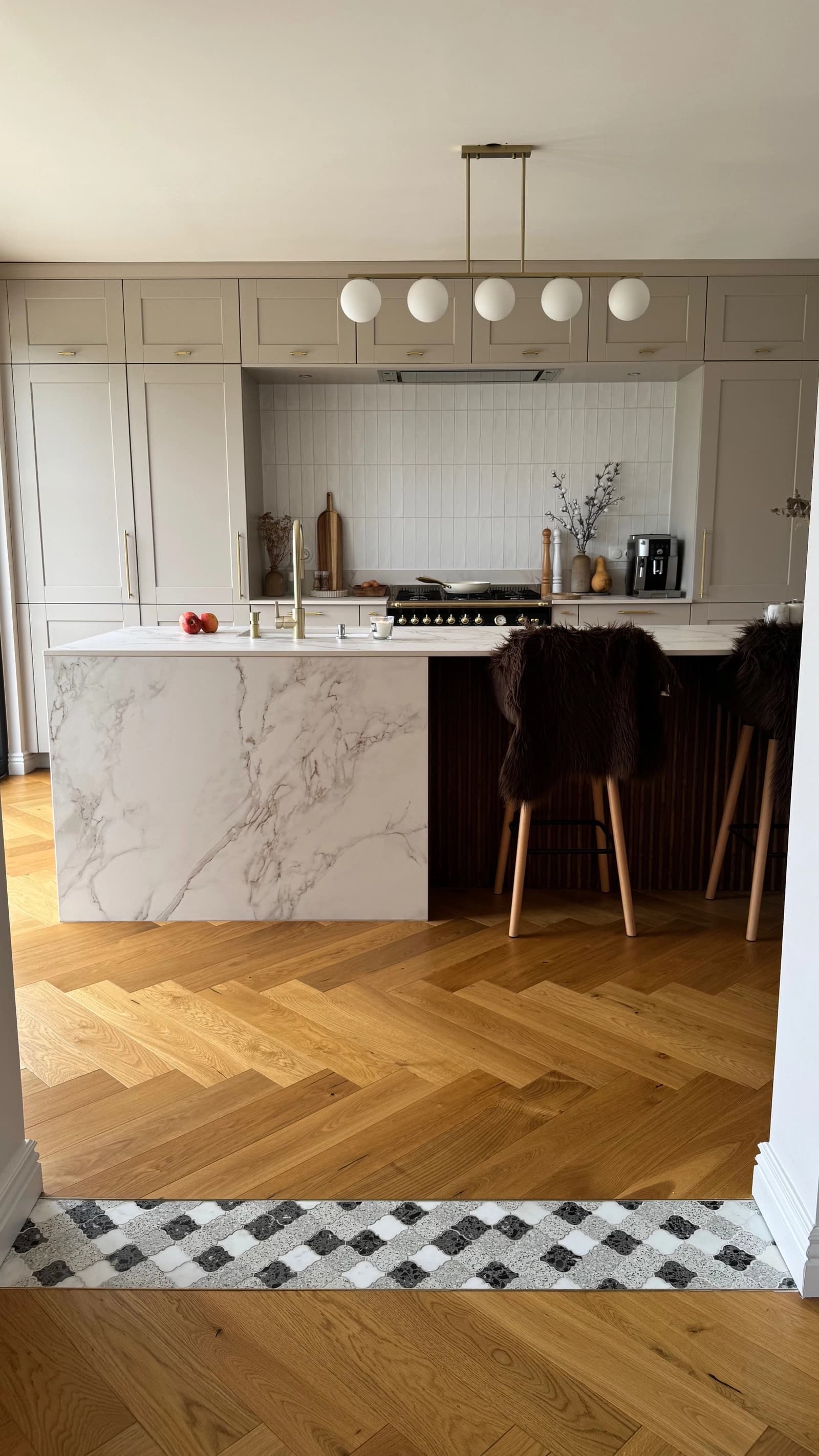 Space Timelessly charming house with refined contemporary decor - 0