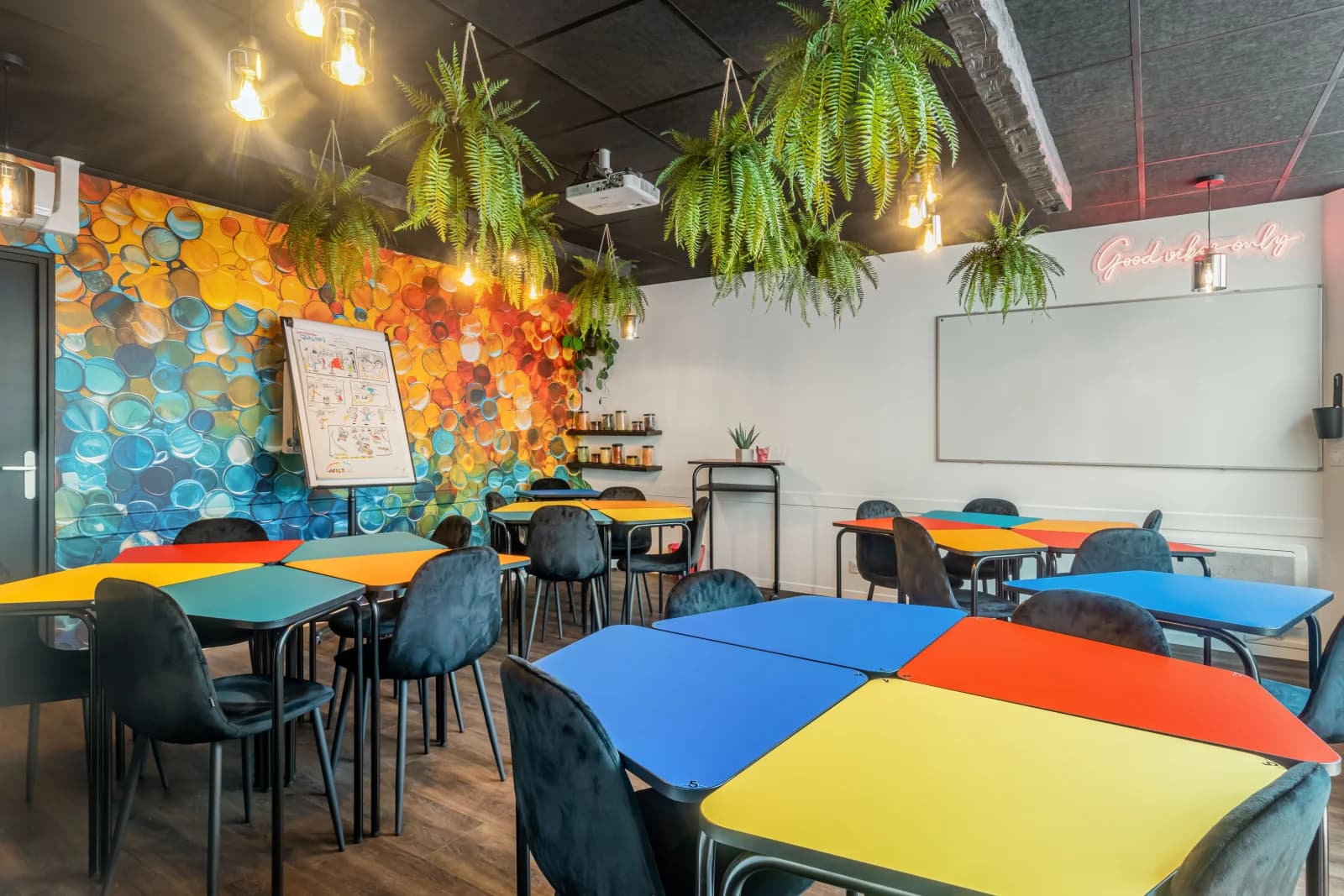 Space Training space - colorful modern offices - 4