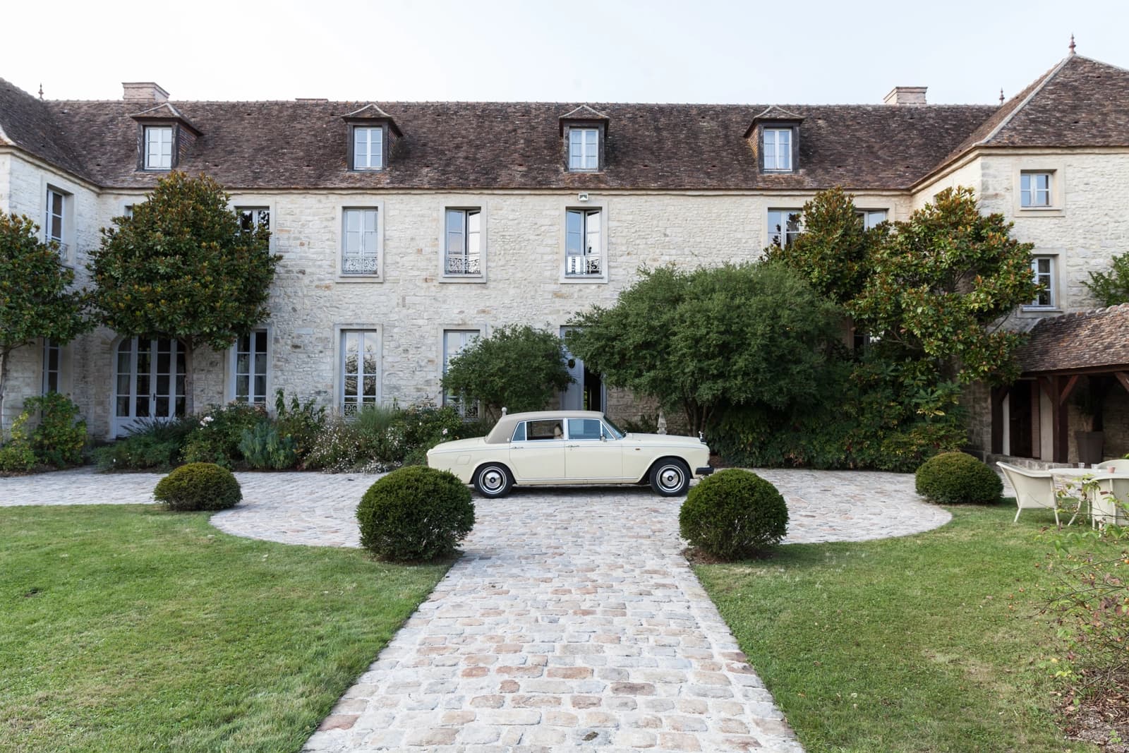 Space An exceptional estate with a wooded park and an orangery - 2