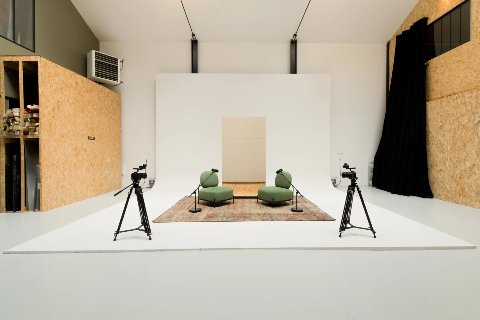 Space Daylight studio cyclo in Aubervilliers - 3