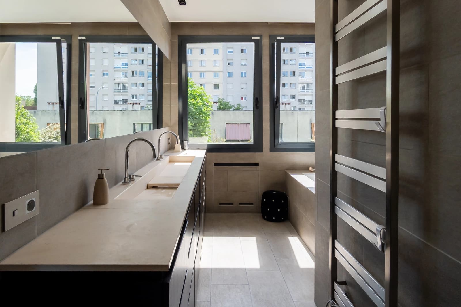 Espace Maison contemporaine avec son jardin paysager - 3