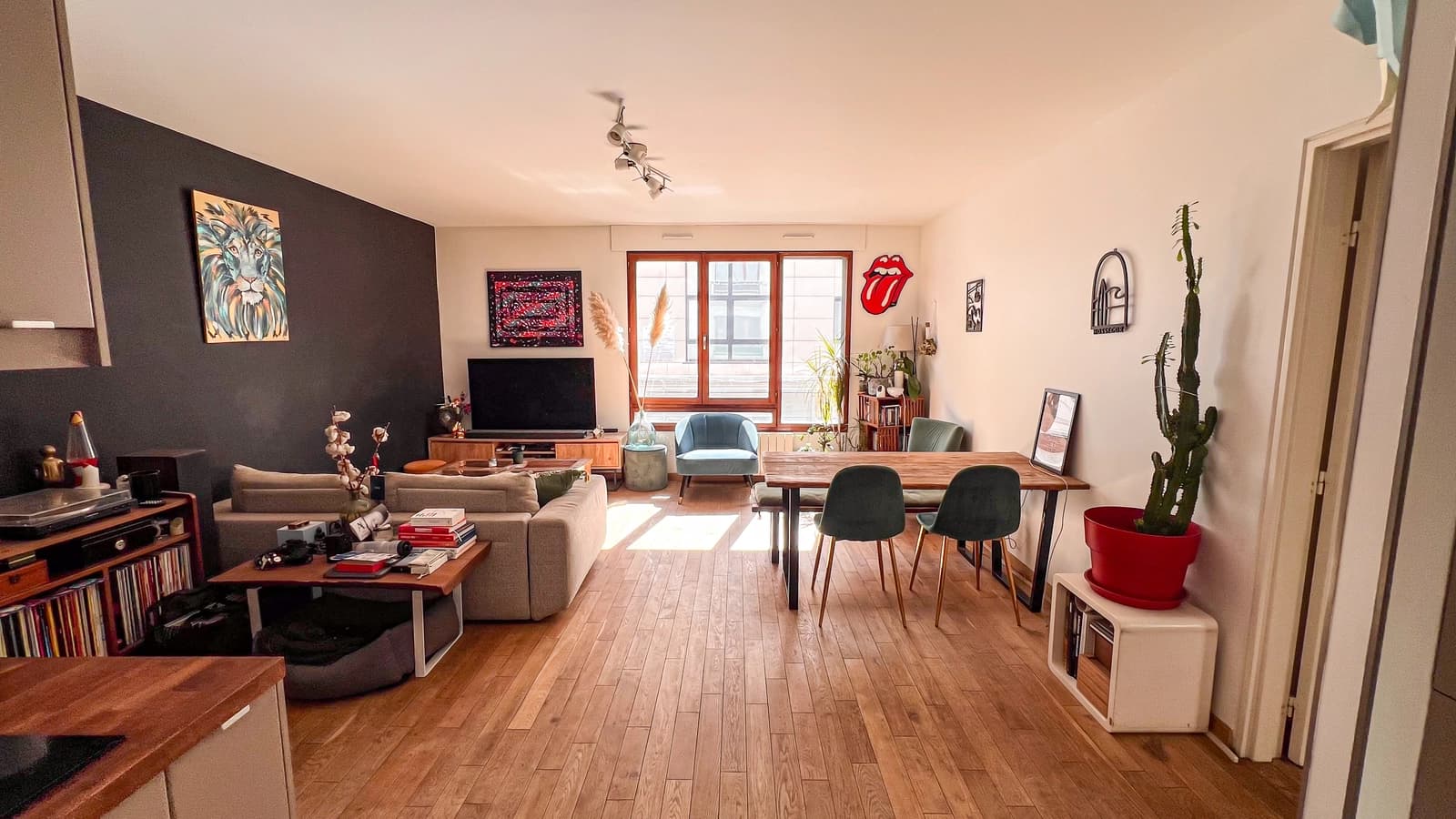 Space Apartment with garden - 0