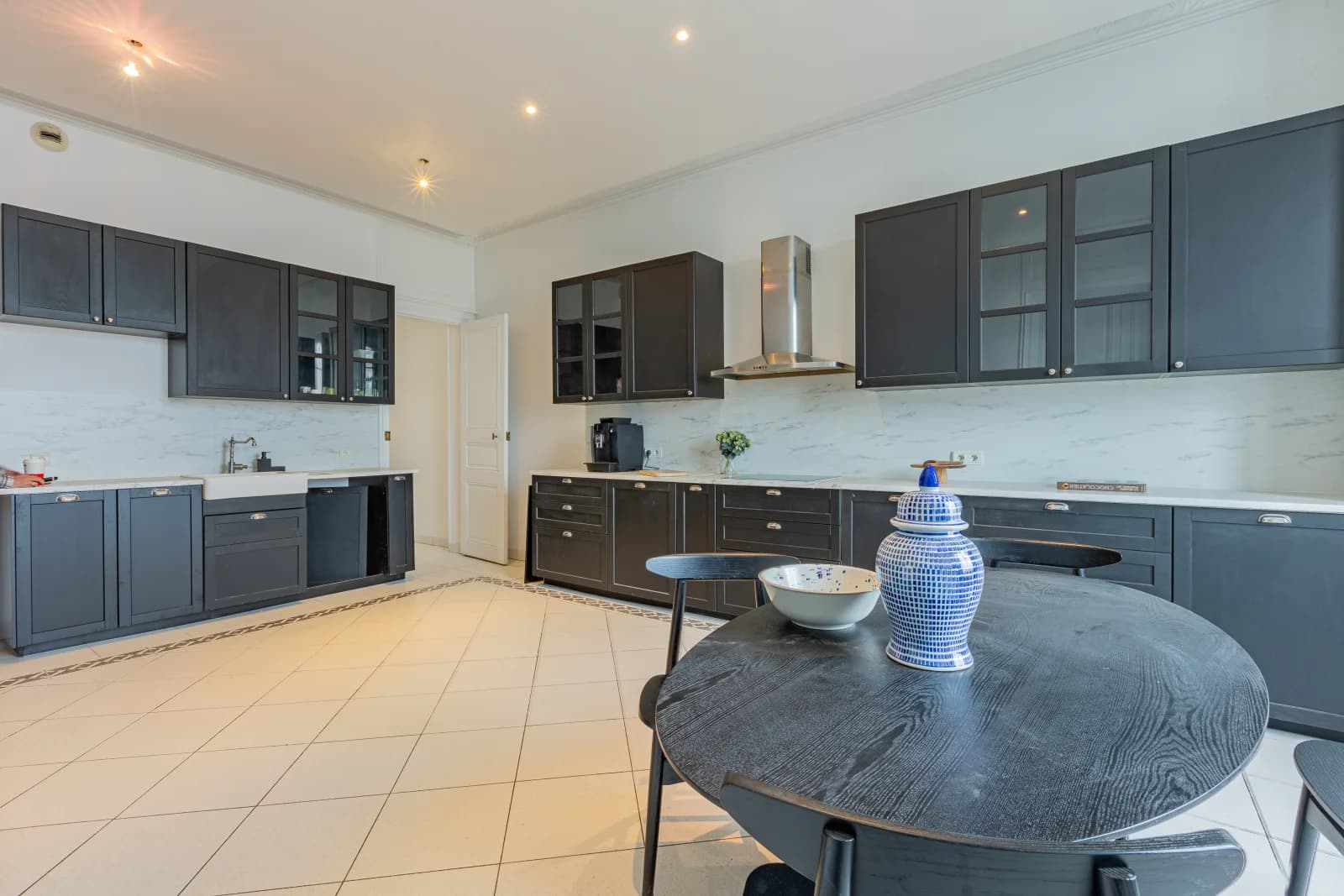 Space A warm and confidential place in Paris - 1