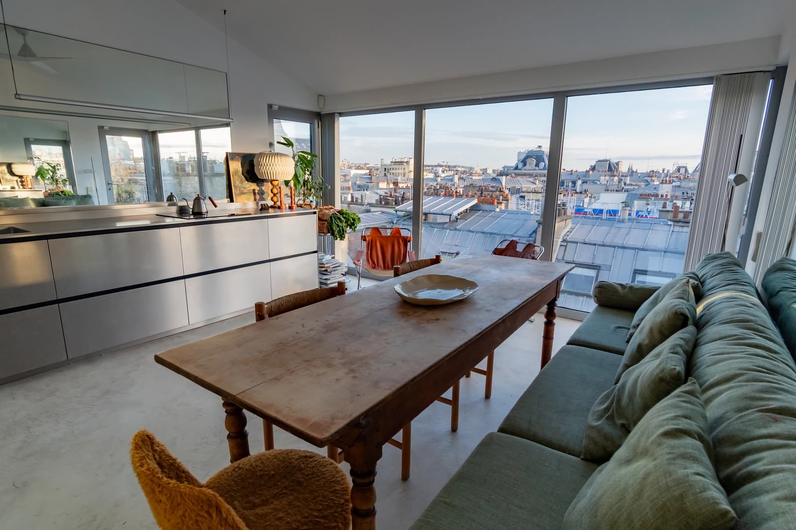 Cuisine véranda vue sur les toits de Paris + Terrasse