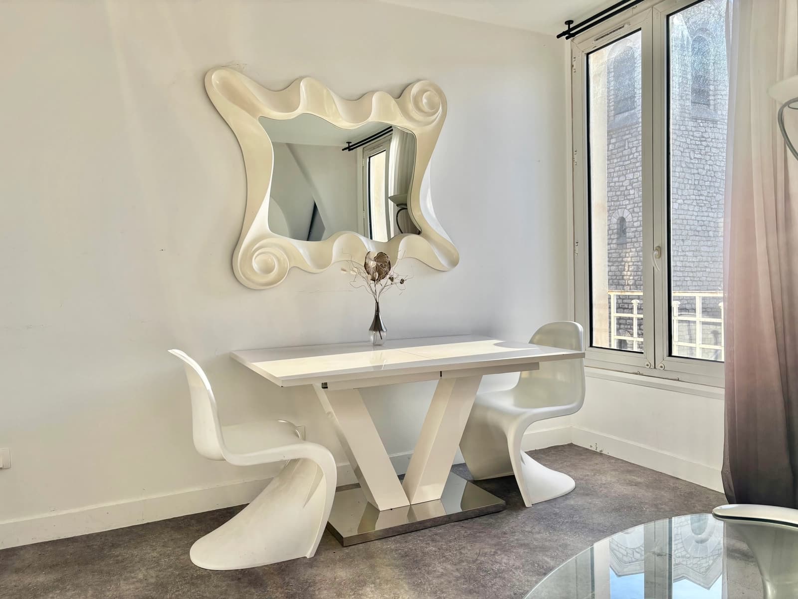Space Modern and futuristic apartment with organic decor and natural light - 3