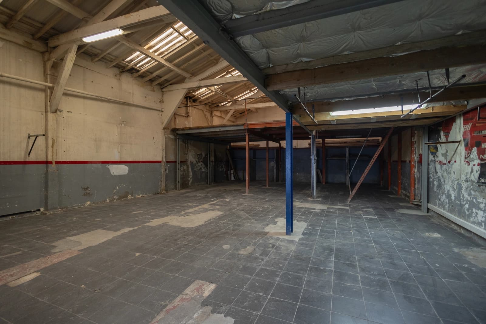 Space Industrial warehouse over 250m2 - 1