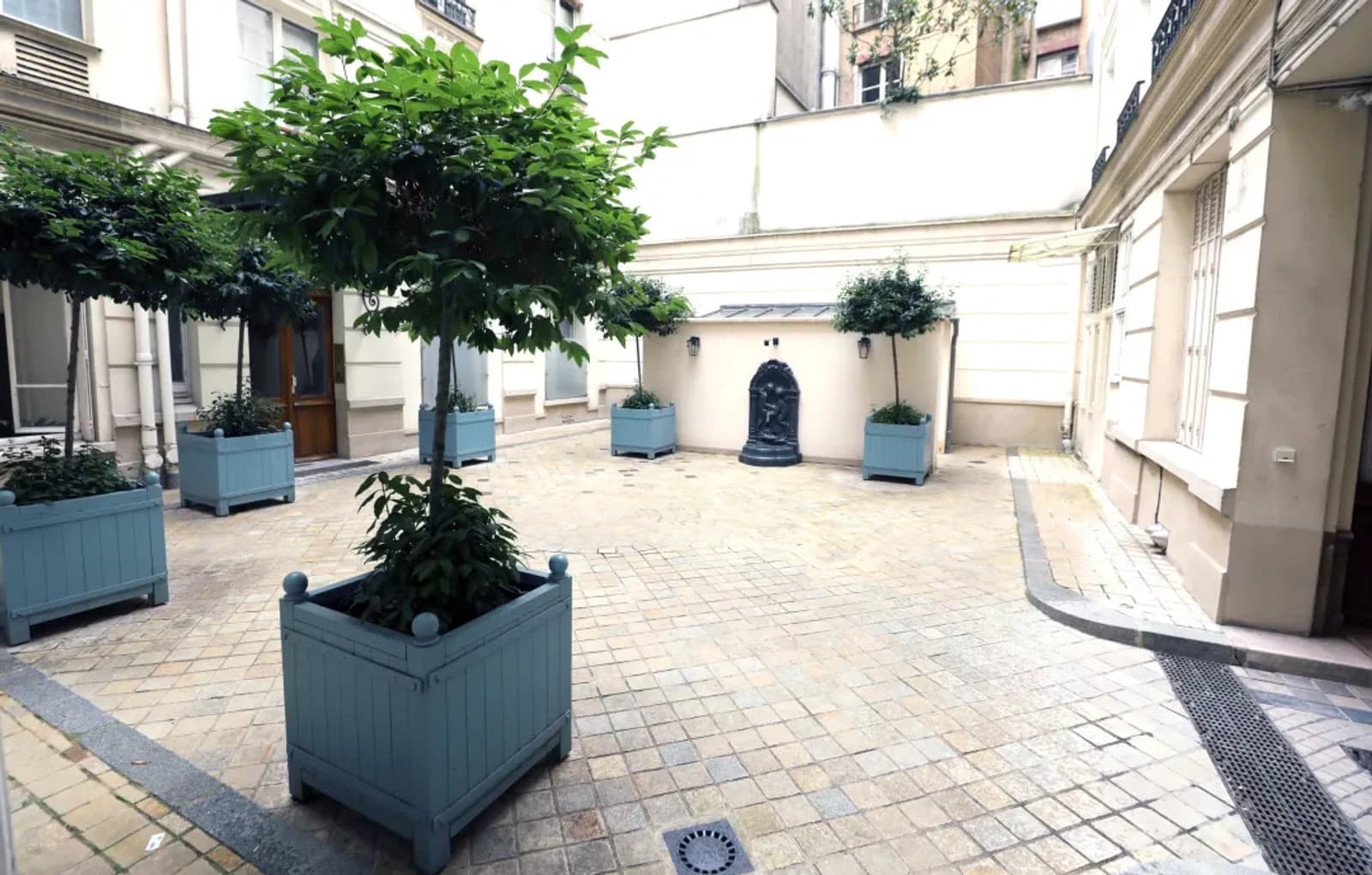 Space Green screen shooting in Paris 7th - 4