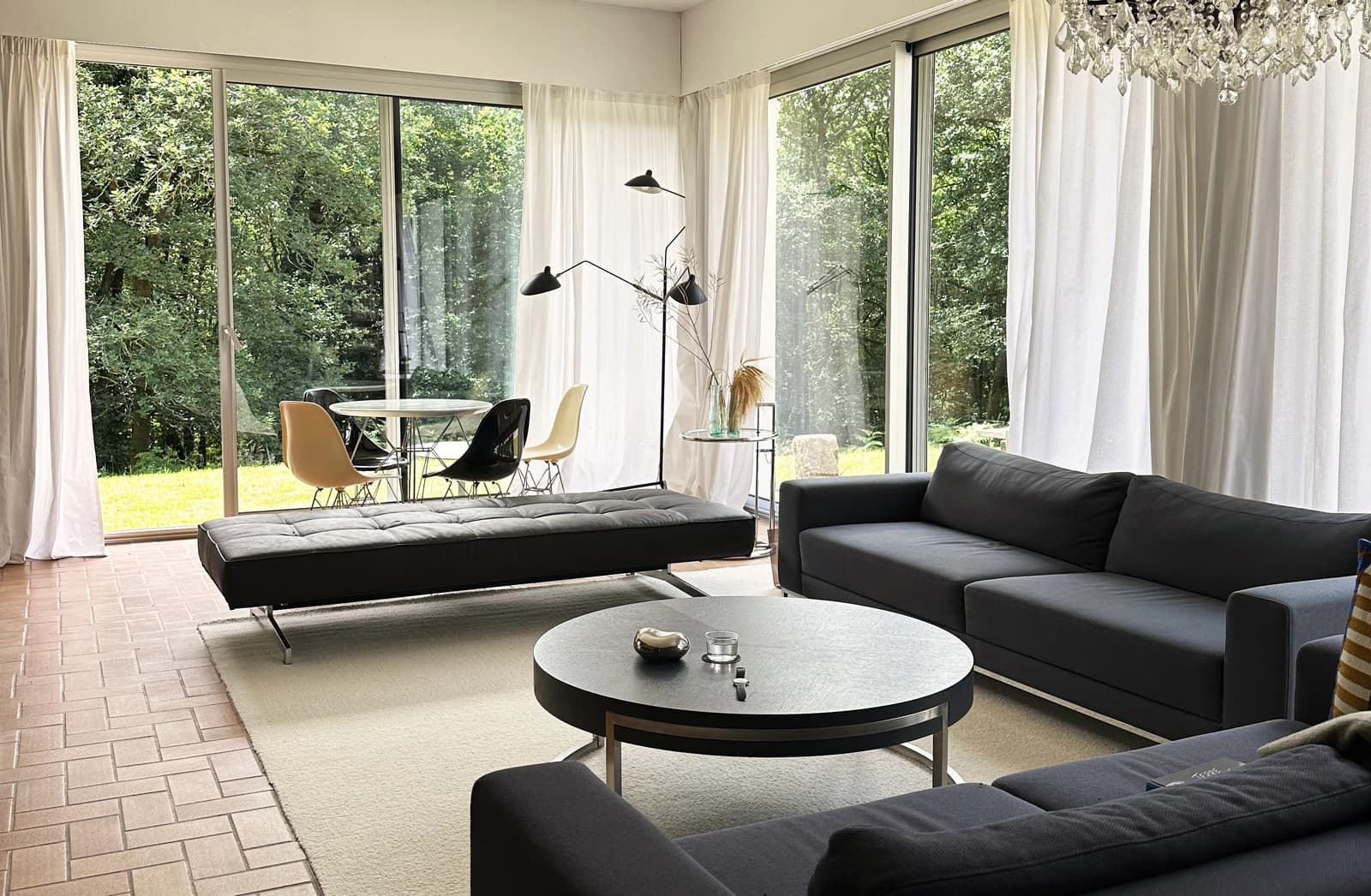 Espace Une maison moderniste en pleine forêt - 2