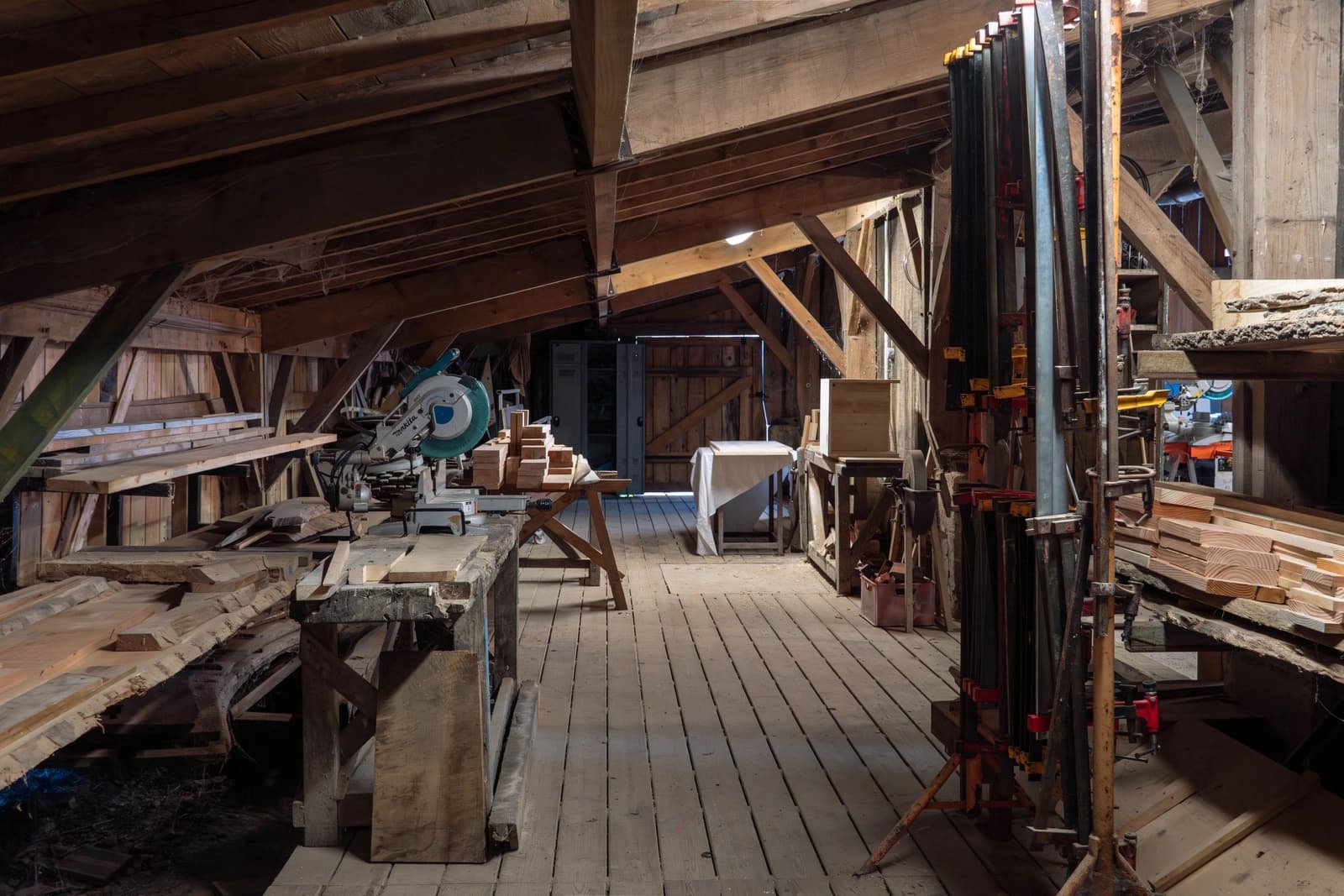 Space Former shipyard / Wooden boat building - 1