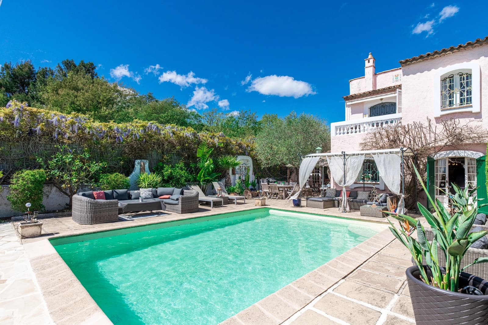 Charming villa with pool in Cannes Sea view