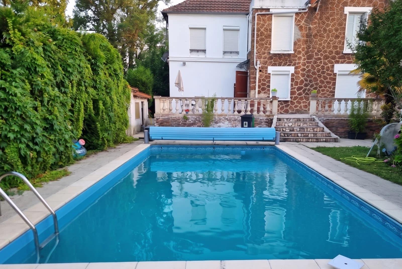 Space Sunlit Villa with Old-World Charm: Pool, Moldings and Garden - 0