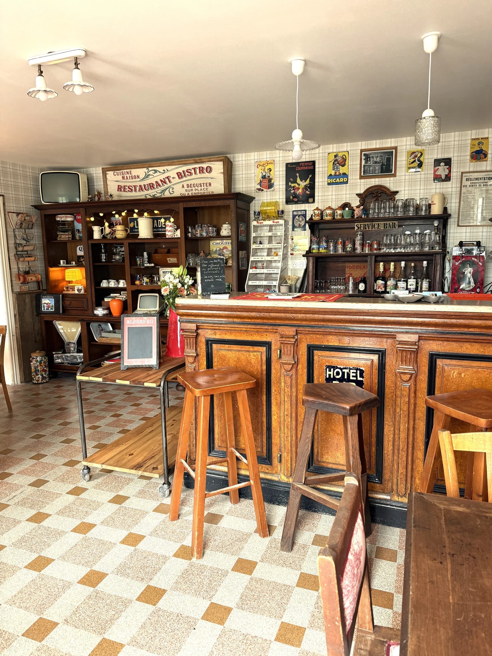 Space 4 atypical guest rooms and vintage games bar - 2